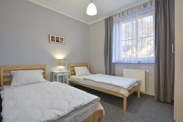 Фото номера Улучшенные апартаменты с 2 спальнями Отели типа «постель и завтрак» Willa Pod Dębami г. Кудова-Здруй 3